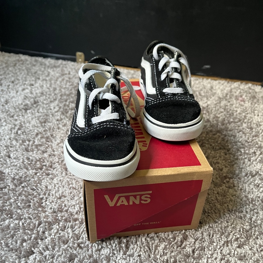 Kid Black/White  Old Skool Vans, size 7